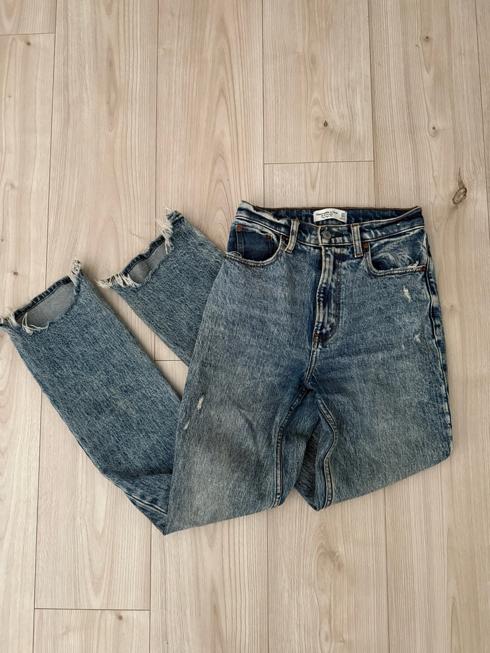Abercrombie and Fitch The 90’s Straight Ultra High Rise Jeans